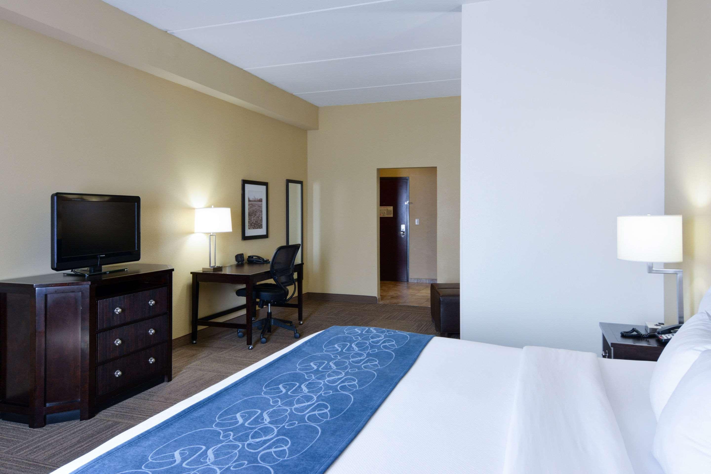 Comfort Suites Фриско Экстерьер фото